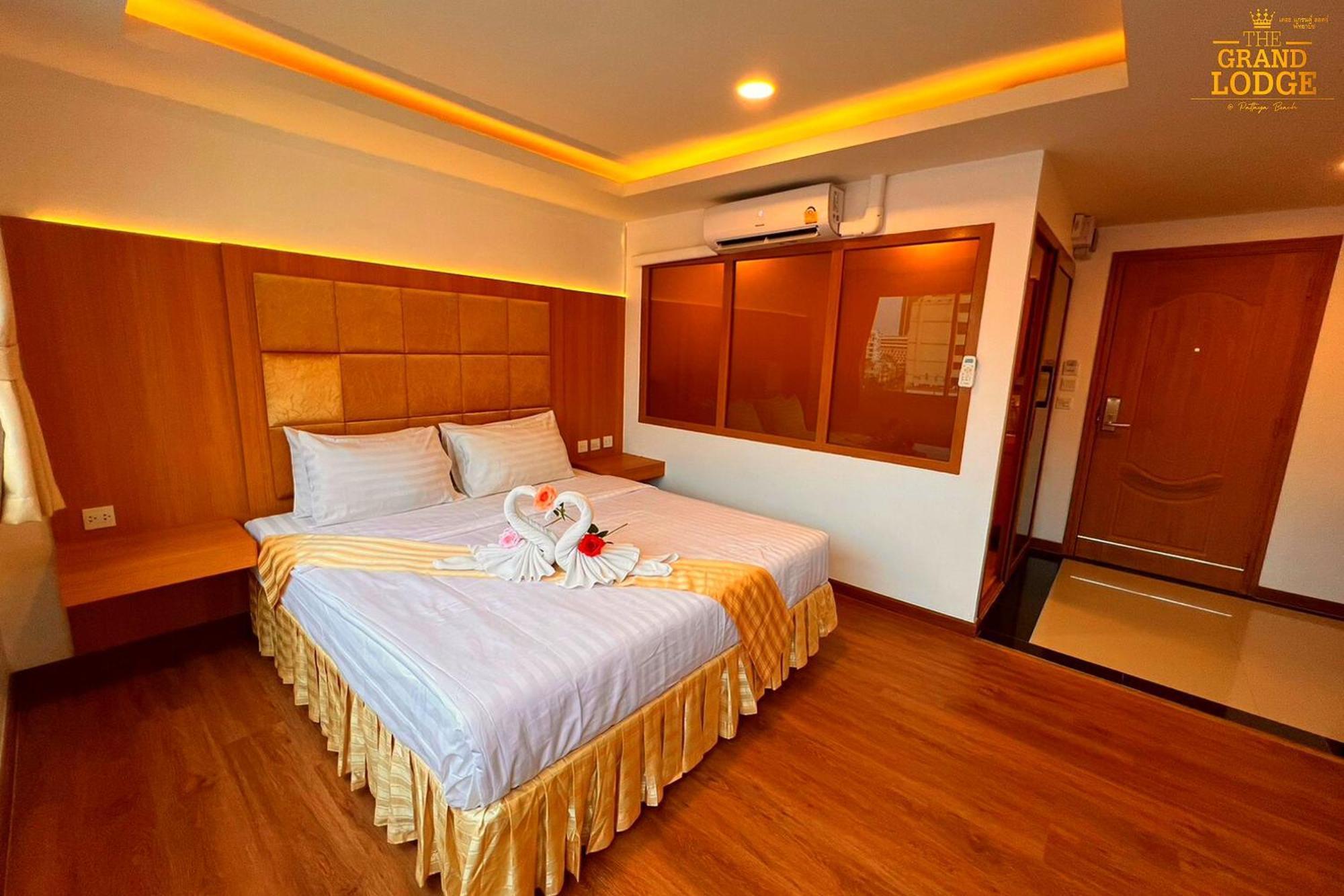 The Grand Lodge Pattaya Exteriör bild